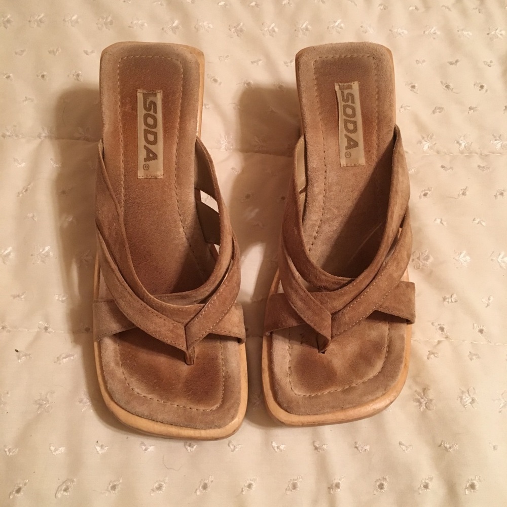 Soda brand wooden sandal EUC